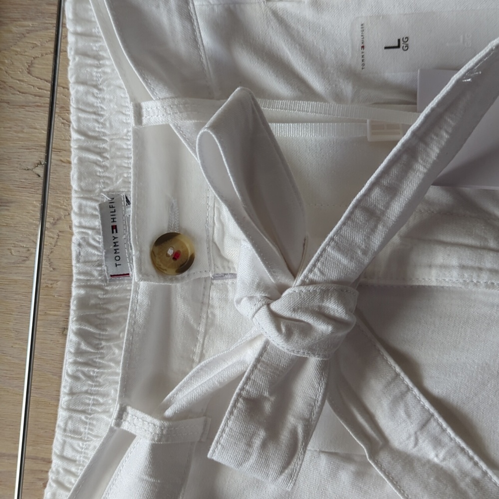 NWT Tommy Hilfiger  White Seated Fit Belted Short size L - Picture 4 of 7